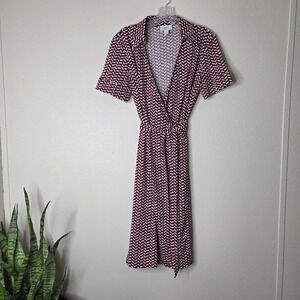 3‎ / $30 LOFT Dress Size 8 Burgundy White Geometric Print Short Sleeve Wrap